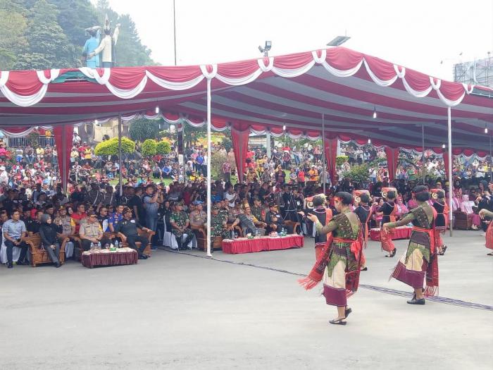 Danrem 022/PT Hadiri Acara Poldasu Toba Like Fiesta 2019 di Pantai Bebas Parapat