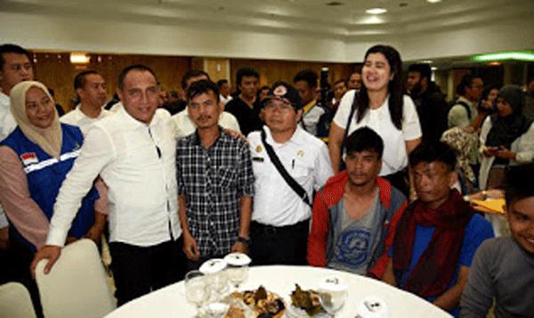 Gubernur Ajak Makan Malam 36 Pengungsi Wamena Asal Sumut