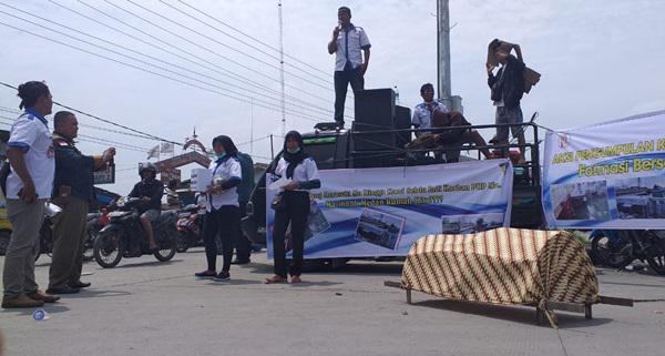 Sindir Pemko Medan, Warga Sicanang Aksi Kumpul Koin Untuk Pembangunan Jembatan Titi II