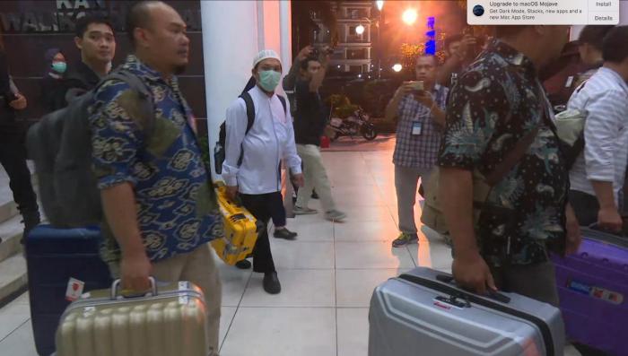 Penyidik KPK Boyong 4 Koper, Usai Memerikdan dan Menggeledah Kantor Walikota Medan