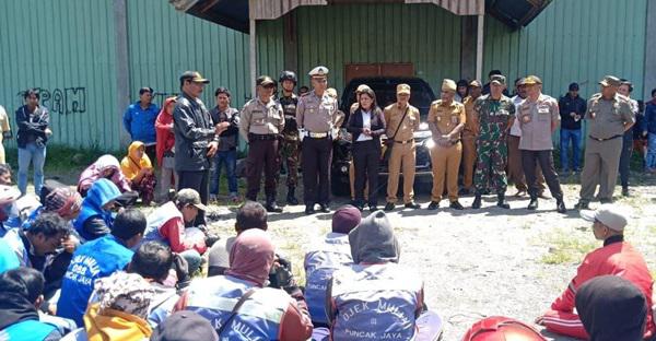 Satgas Pamtas RI-PNG Beri Pengarahan Warga Kota Mulia