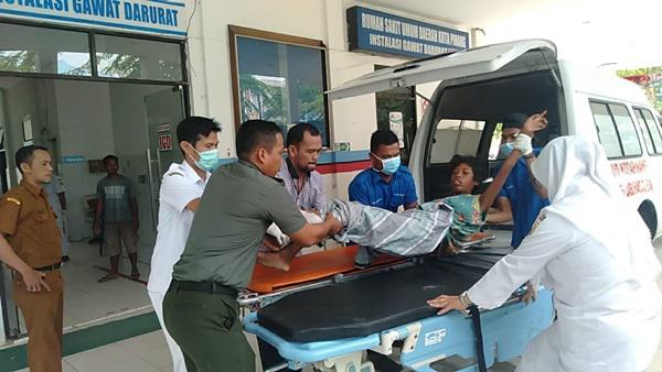 Terlantar 5 Hari,  Wadanramil 11/Kota Pinang Evakuasi Wanita Lumpuh ke Rumah Sakit 