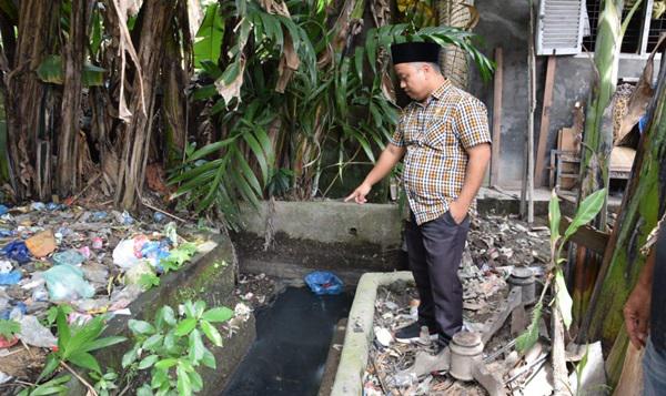 Dikunjungi Anggota DPRD Medan, Warga  Gg Subur Lama Laporkan Soal Drainase Buruk