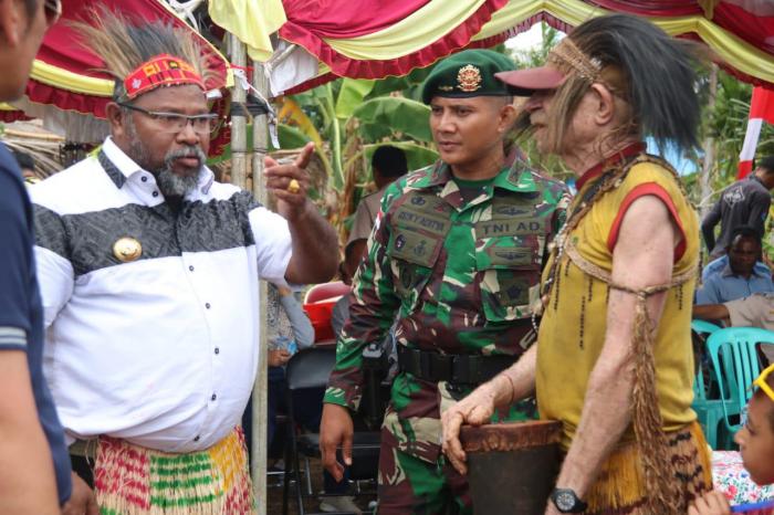 Dansatgas Pamtas RI-PNG Yonif 411 Kostrad Hadiri Festival Budaya Perbatasan Suku Kanum