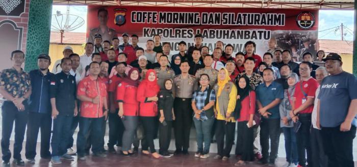 Kapolres Labuhanbatu Jalin Silaturahmi Dengan Insan Pers