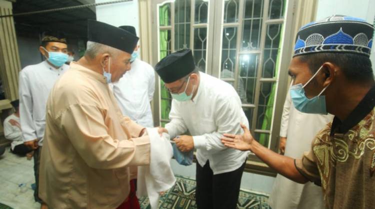 Usai Salat Subuh, Akhyar Terima Dukungan Warga di Medan Labuhan