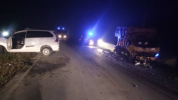 Laka Lantas Avanza  Versus Truk di Simalungun,  1 Tewas 2 Luka Berat