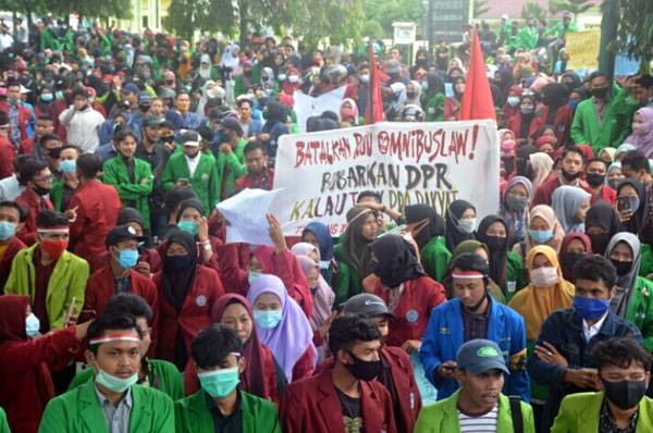 Aksi Buruh dan Mahasiswa, Jalan di Kota PSP Macet Total