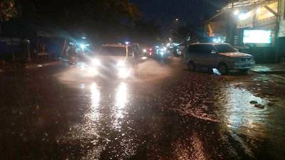 Hujan Hanya Sebentar, Rumah Warga Terendam dan Penarik Betor Mendorong