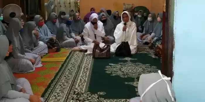 Silaturahmi ke Pengajian Ibu-ibu, Istri Akhyar Puji Kue Bikinan Warga