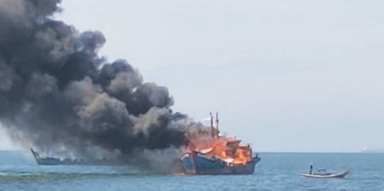 Nekat Curi Ikan di Laut Indonesia, 2 Kapal Ilegal Fishing Ditenggelamkan