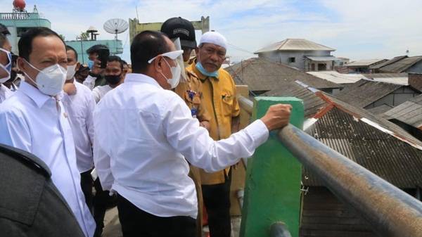 Gubsu dan Pjs Wali Kota Tinjau Lokasi Banjir Rob di Bagan Deli