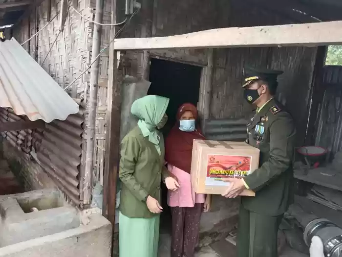 Dansatgas Kodim 0208/Asahan Berikan Sembako Kepada Veteran