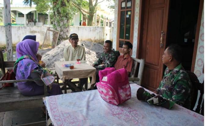 .Personil Satgas TMMD Kodim 0201/ BS Medan Mendapatkan Keluarga Baru.