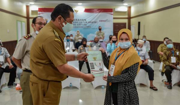 Jokowi Serahkan Sertifikat Tanah Secara Virtual Untuk Warga PSP