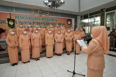 Ny Ismiralda Wiriya Alrahman Dikukuhkan Menjadi Ketua DWP Kota Medan Masa Bakti 2019 -2024