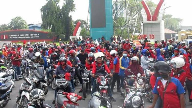 Ribuan Buruh Kawsan Kim II Lakukan Aksi Tolak Omnibus Law Cipta Kerja