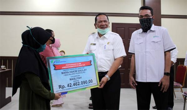 BPJS Ketenagakerjaan Serahkan Santunan JKM-JHT