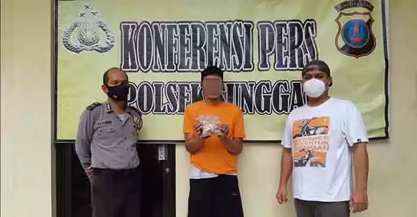 Nekat Jualan Ganja, Pria Ini Dimasukan ke Jeruji Besi