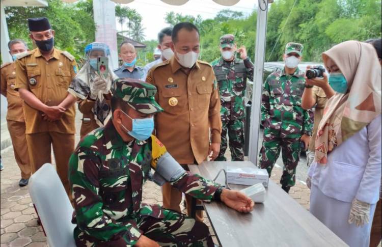 Tim Wasev TMMD Ke-109, Brigjen TNI Darmono Susantro Cek Kesehatan