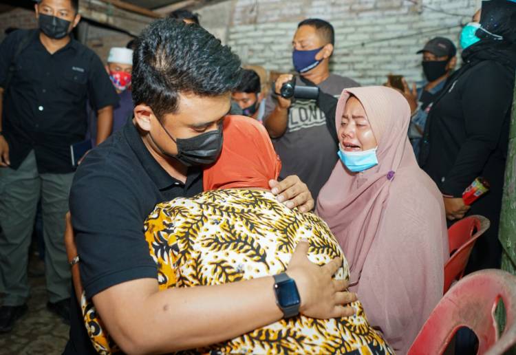 Disambangi Bobby,  Mbah Kaisem Curhat Soal Ancaman Penarikan Kartu BPJS Miliknya