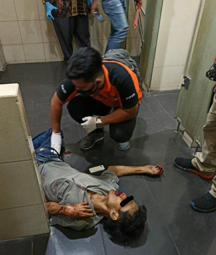 Polsek Medan Helvetia Tangani Mayat Laki - laki Tergeletak Di Kamar Mandi Flaza Milinium