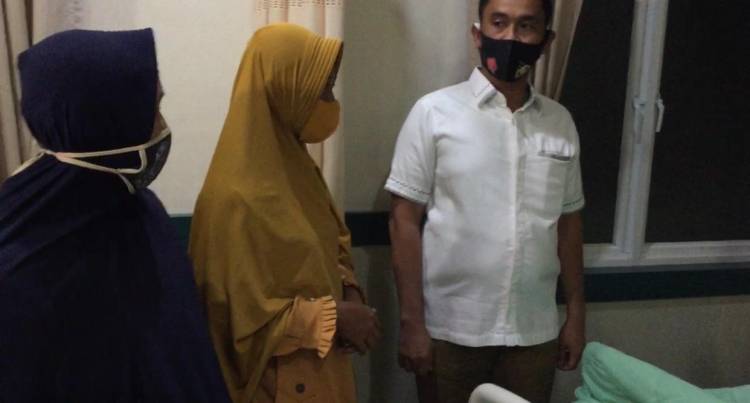 Keluarga Pendemo Jenguk Anggota Polda Sumut yang Menjadi Korban Aksi Unjuk Rasa