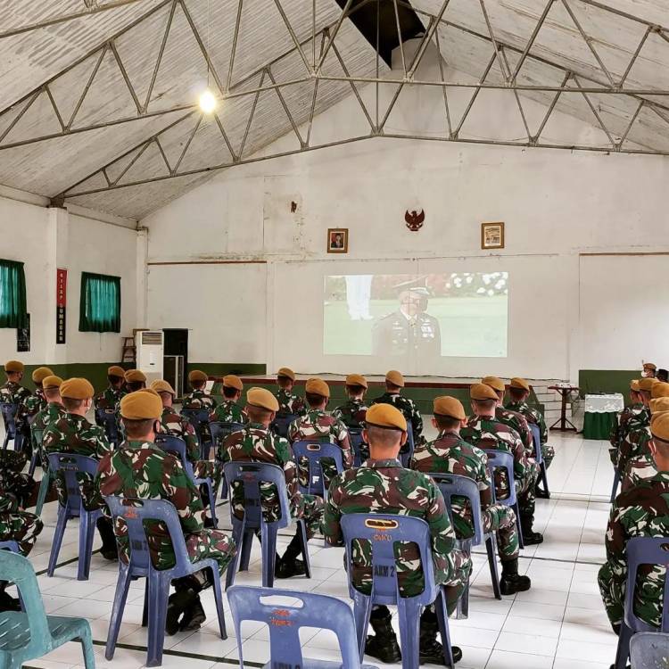 Danyonarmed 2/105 Trk/KS Bersama Prajurit Ikuti Upacara HUT ke-76 TNI Secara Virtual