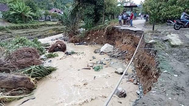 Curah Hujan Yang Sangat Deras Hancurkan Fasilitas Umum di Tangse Aceh