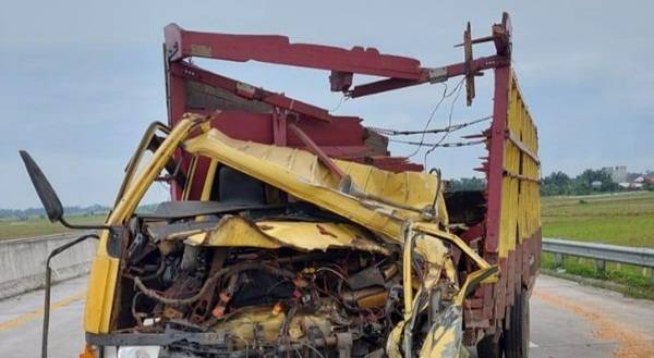 Laka Lantas di Tol Sergai,   Penumpang Cold Diesel Tewas Usai Tabrak Tronton