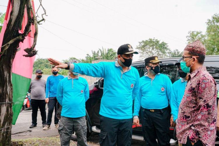 Bobby Nasution Sidak Penyimpanan Truk di Jalan Nippon