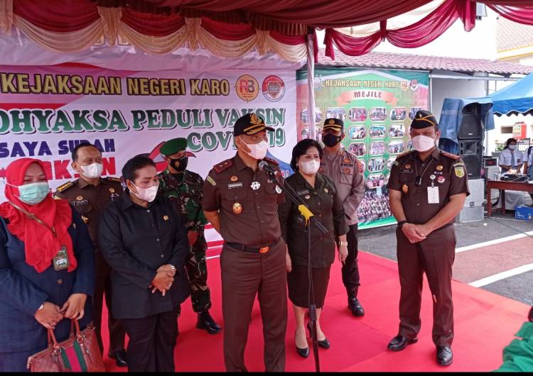 Adhyaksa Peduli Vaksin Covid-19 : Kajatisu IBN Wiswantanu Tinjau Kegiatan Vaksinasi 1500 Orang di Kejari Karo