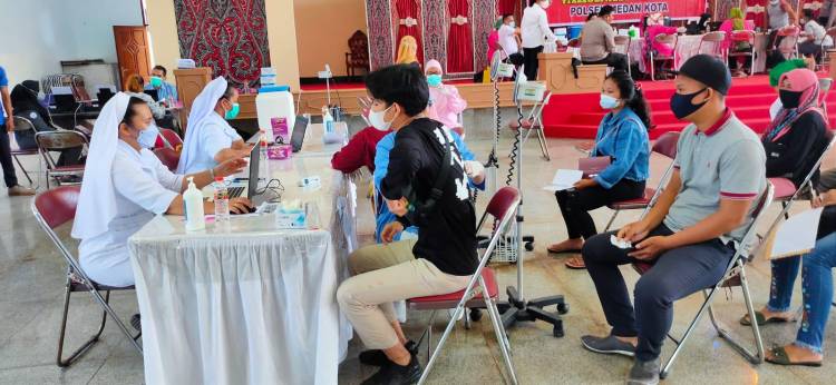 Percepat Capai Herd Immunity, Polsek Medan Kota Gelar Vaksin Dosis II ke 640 Warga