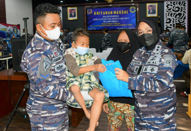 Korps Kesehatan TNI AL Belawan Mengadakan Khitanan Massal dalam Rangka Harsekal