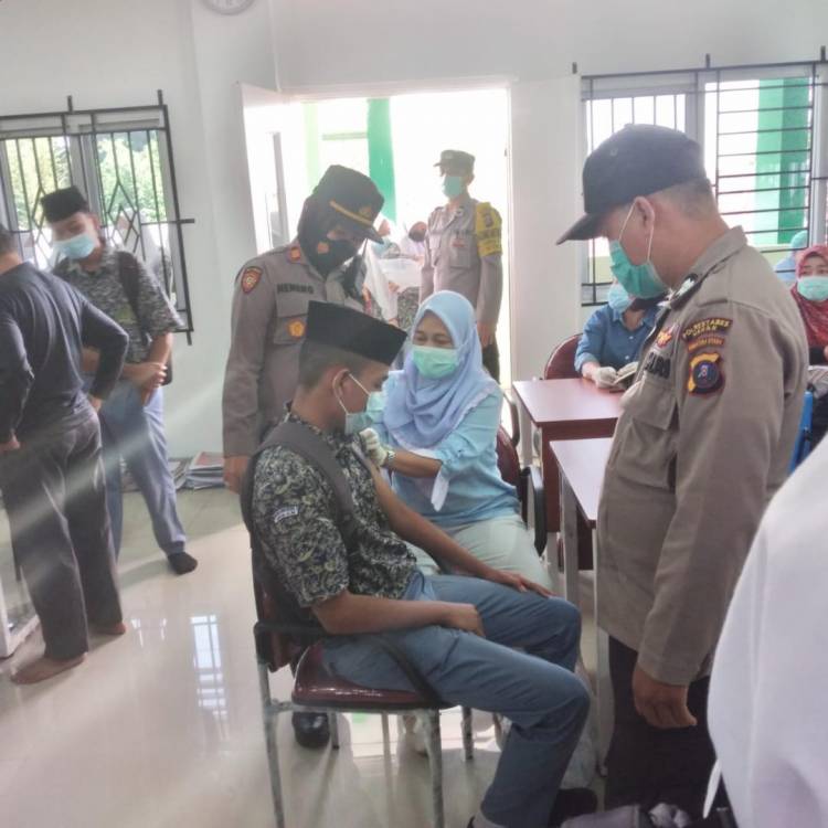 Di Sekolah MAN 3 Medan, Polsek Patumbak Kembali Gelar Vaksin Massal
