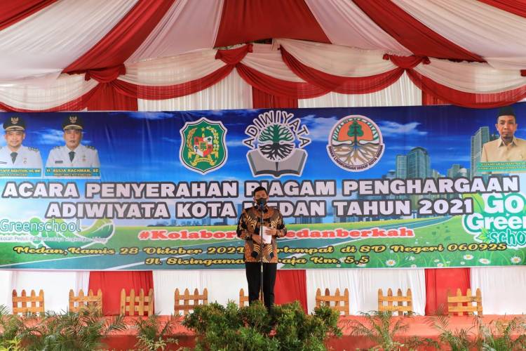 Kepada 48 Sekolah, Wali Kota Medan Serahkan Piagam Penghargaan Adiwiyata Kota Medan