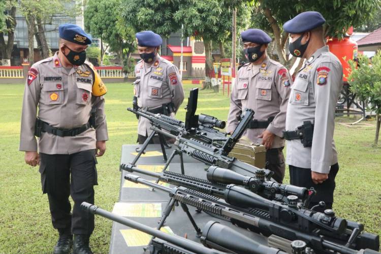 Kabag Ops Brimob Polda Sumut Lakukan Pengecekan Perlengkapan dan Kendaraan Dinas