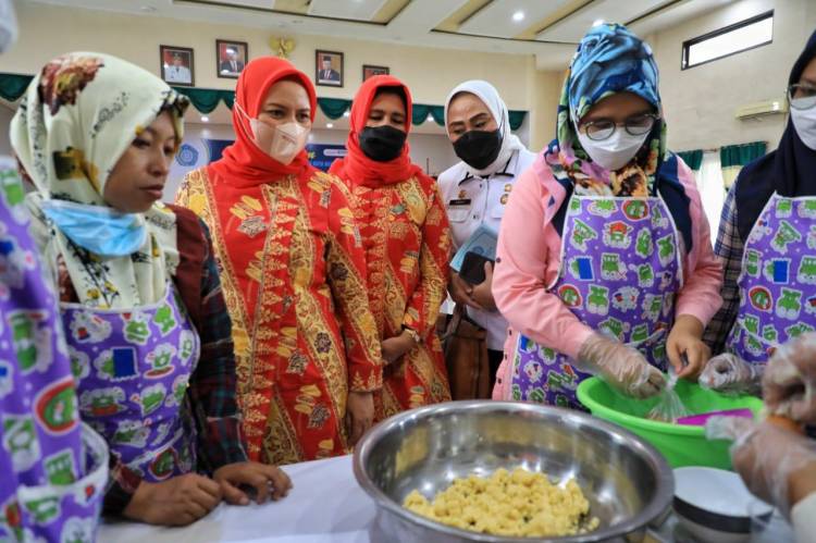 Guna Tingkatkan Wawasan dan Keterampilan Pembuatan Kue, TP PKK Kota Medan Gelar Pelatihan
