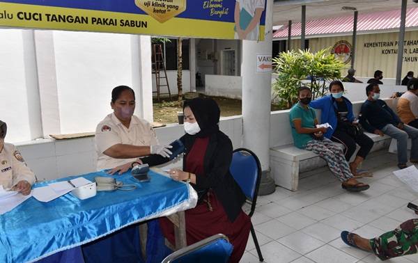 Lantamal I Belawan Rutin Gelar Vaksinasi untuk Masyarakat Sekitar