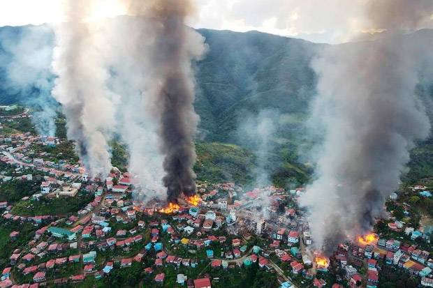Lebih dari 160 bangunan di sebuah kota di barat laut Myanmar Hancur Terbakar