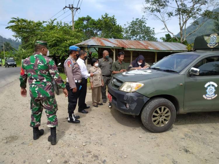 Tingkatkan Kesadaran Warga Terhadap Prokes, Polres Tapsel Gelar Operasi Yustisi Disertai Bagi Dengan Sembako