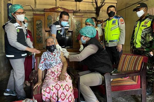 Peringati 31 Tahun Pengabdian, AKABRI 1990 Gelar Vaksinasi di Taput