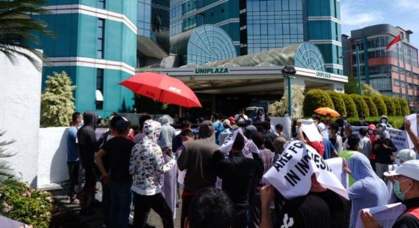 Pengungsi Afghanistan Demo di Depan Kantor Konjen Amerika di Medan, Ini Tuntutannya