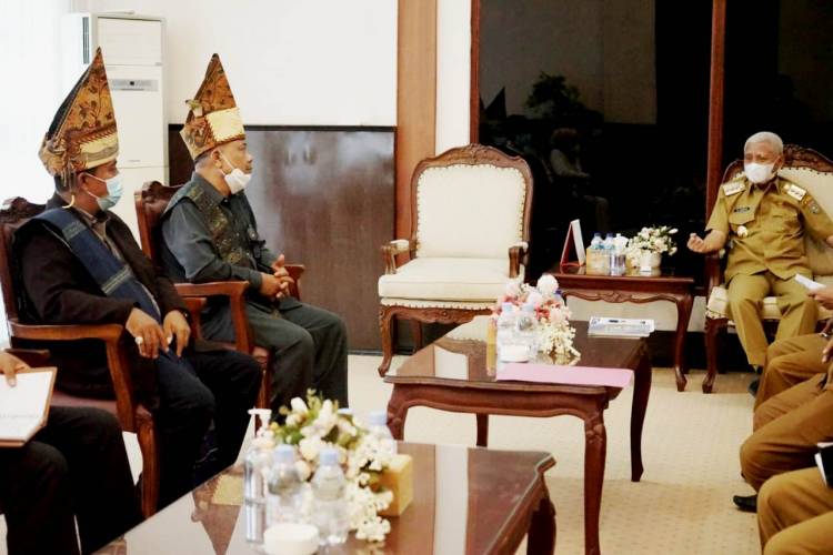Jalin Tali Silaturahmi DPC Partuha Maujana Simalungun Audensi Dengan Bupati Asahan