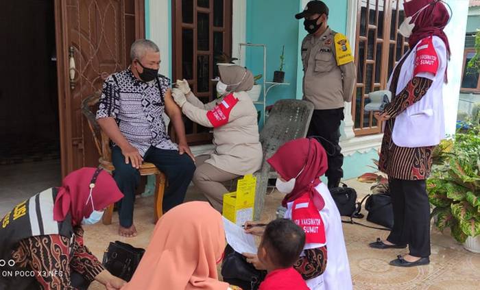 Polres Asahan Vaksin 50 Orang Penyandang Disabilitas dan Lansia