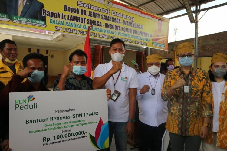 PLN UIW Sumut Memberikan Bantuan Tanggung Jawab Sosial Lingkungan Rp720 Juta di Dua Kabupaten