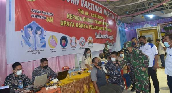 500 Buruh TKBM Belawan Divaksin