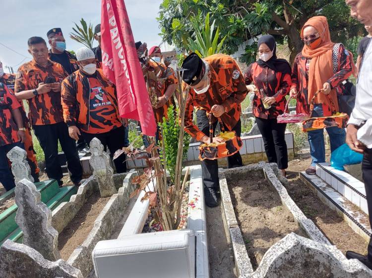 Rangkaian HUT ke 62,  Pengurus MPW PP Sumut Ziarah ke Makam Tokoh Pemuda Pancasila