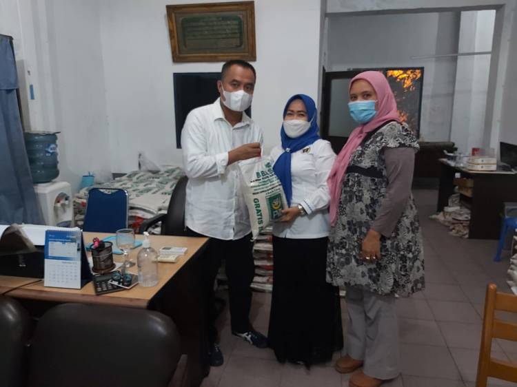 Sedekah Dari PITI, Ketua PWI Terpilih Farianda Putra Sinik Salurkan Bantuan