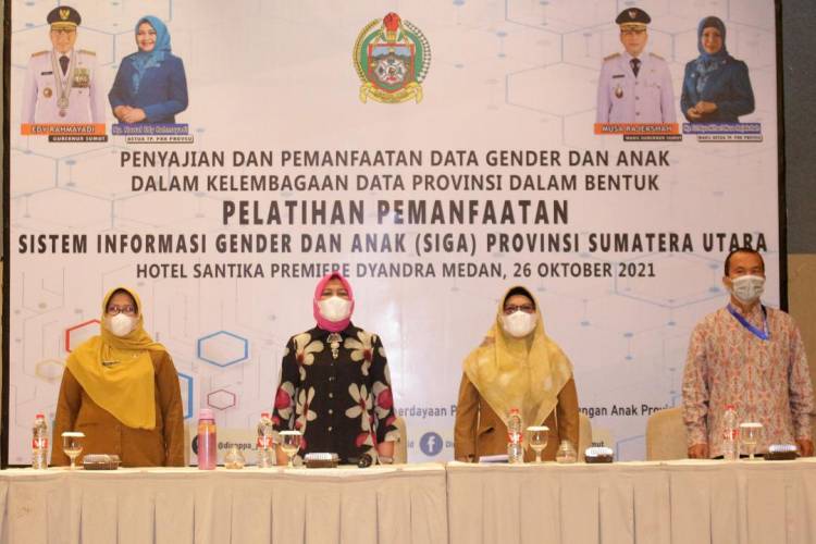 Nawal Lubis Membuka Pelatihan Pemanfaatan Sistem Informasi Gender dan Anak